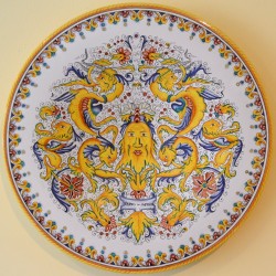 PLATE “RAFFAELLESCO” WITH DOLPHINS AND MASK FROM CM 52