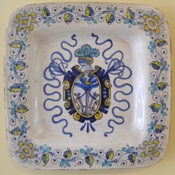 PIATTO DA PARETE ANTICO QUADRATO “STEMMA” CM. 33
